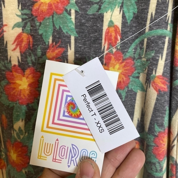 LuLaRoe The perfect T Floral short sleeve - Picture 4 of 5